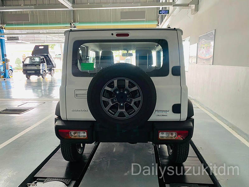 Suzuki Jimny màu Trắng ngọc trai