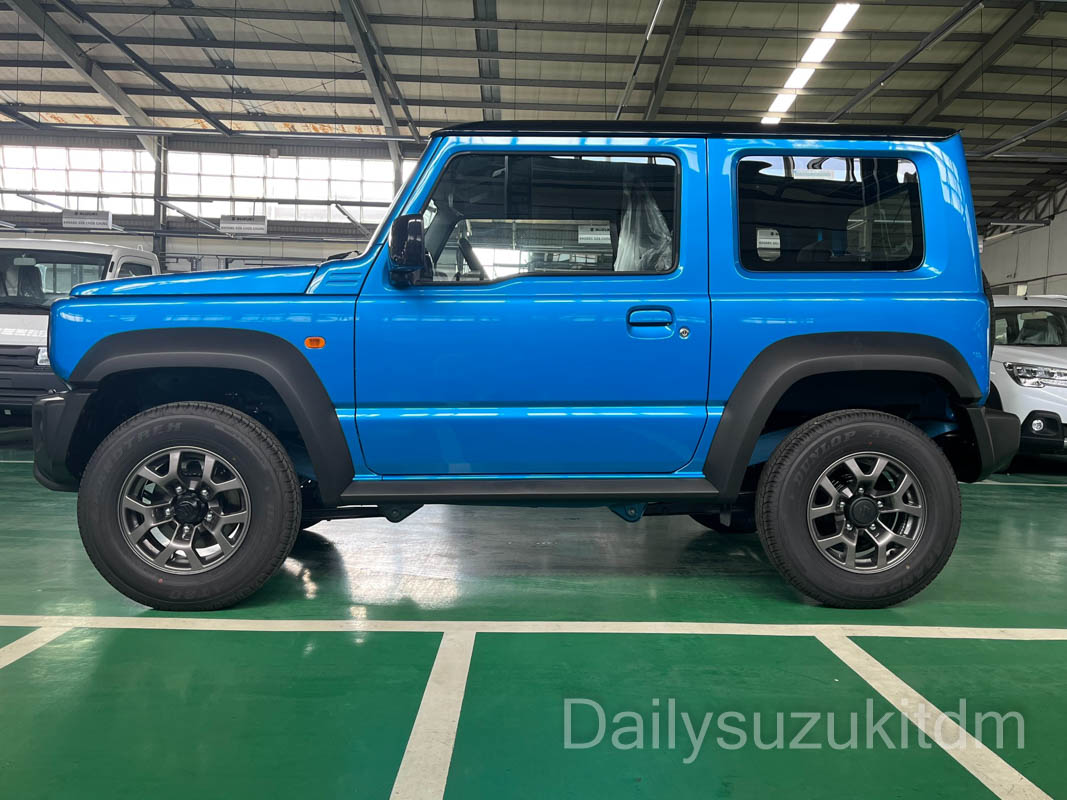 Suzuki Jimny màu Xanh đen