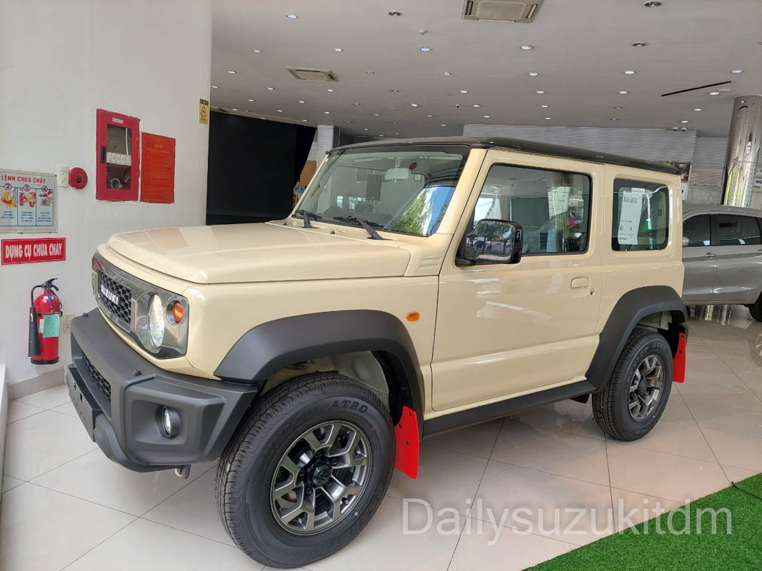 Suzuki Jimny màu Trắng ngà đen