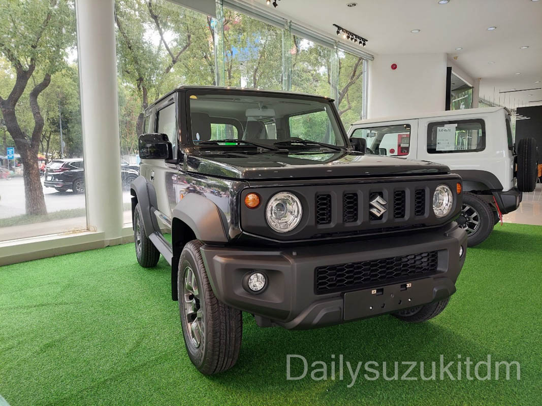 Suzuki Jimny màu Đen