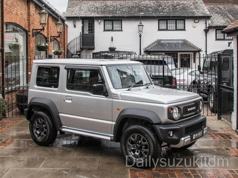 Suzuki Jimny màu Bạc