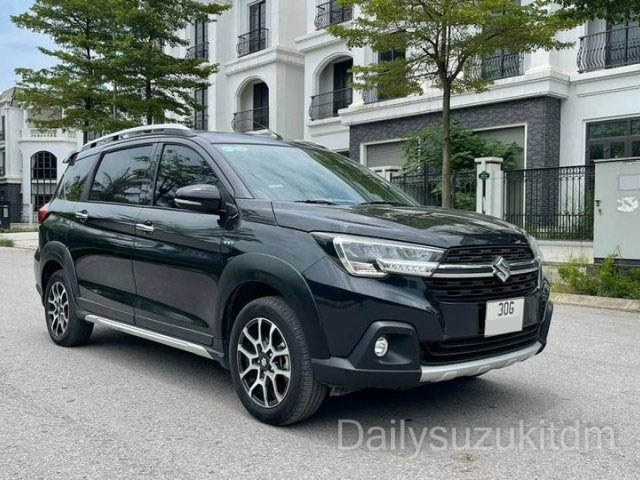 Giá lăn bánh Suzuki XL7 màu đen và các chi phí liên quan